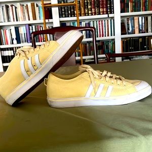 New, w/out tags Men’s size 13 adidas pale yellow canvas sneakers… classic!!!